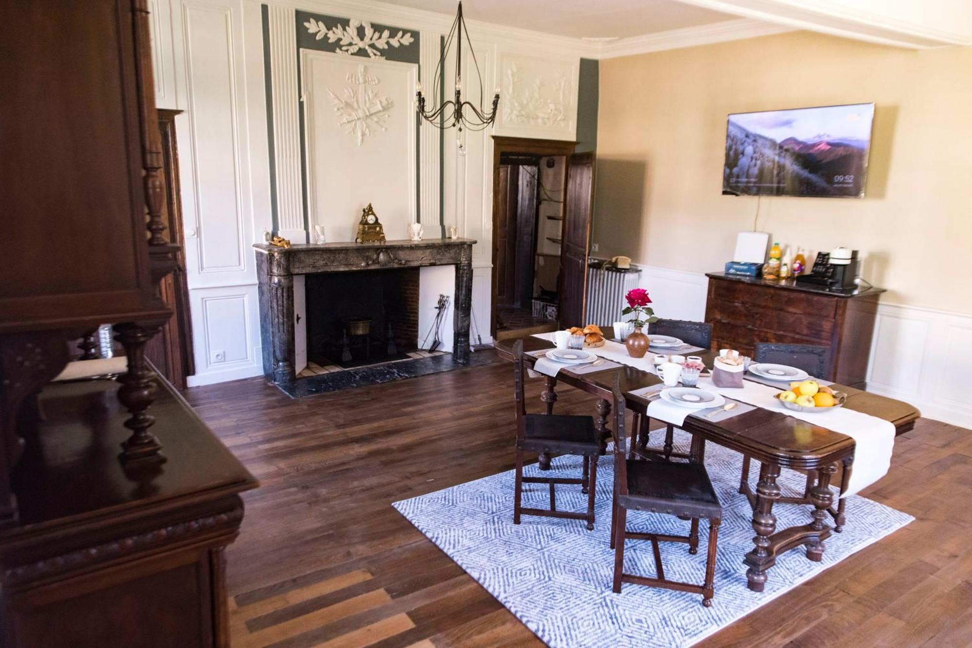 Le Bas Chitray Bed & Breakfast Ménil Екстериор снимка