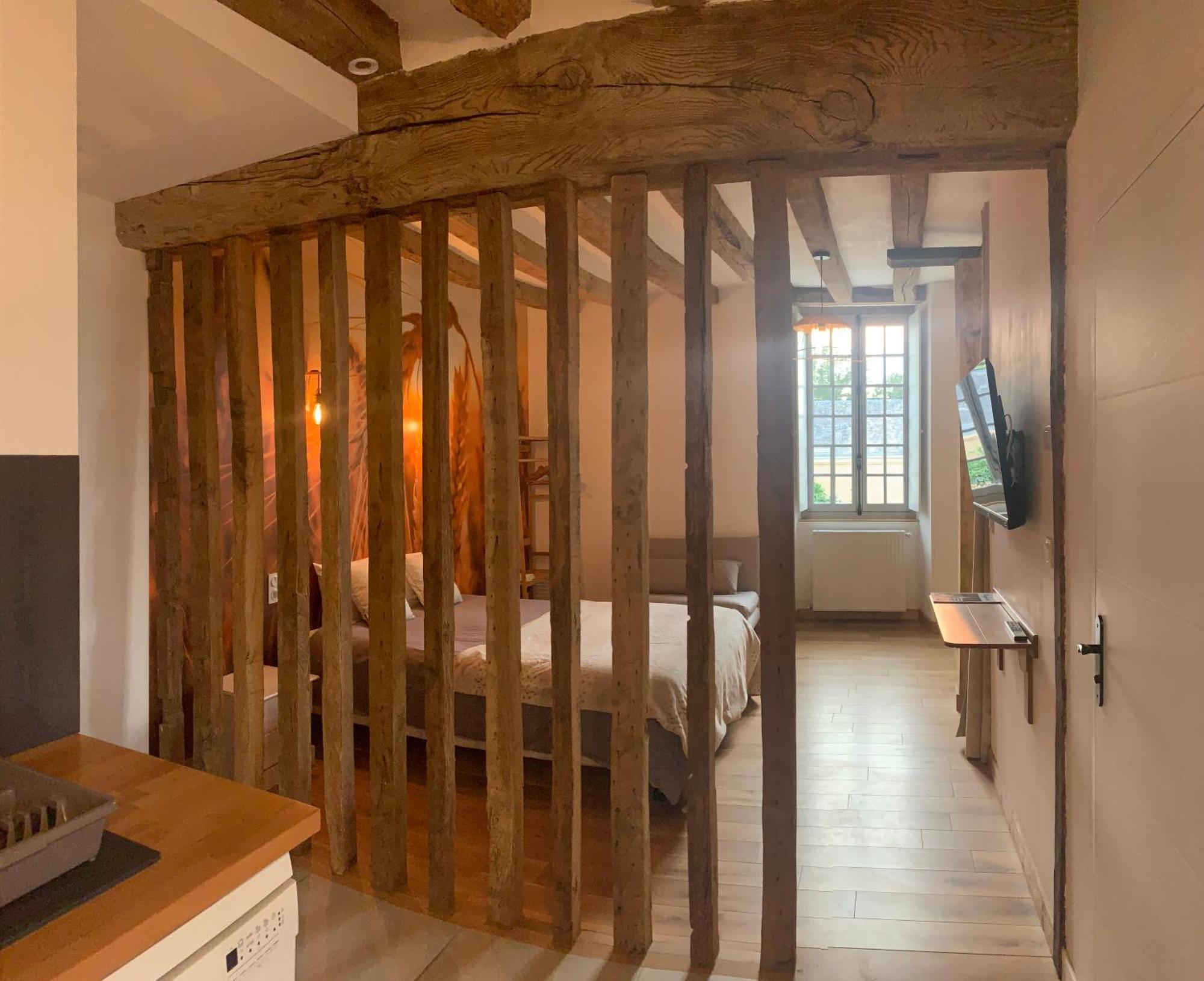 Le Bas Chitray Bed & Breakfast Ménil Екстериор снимка