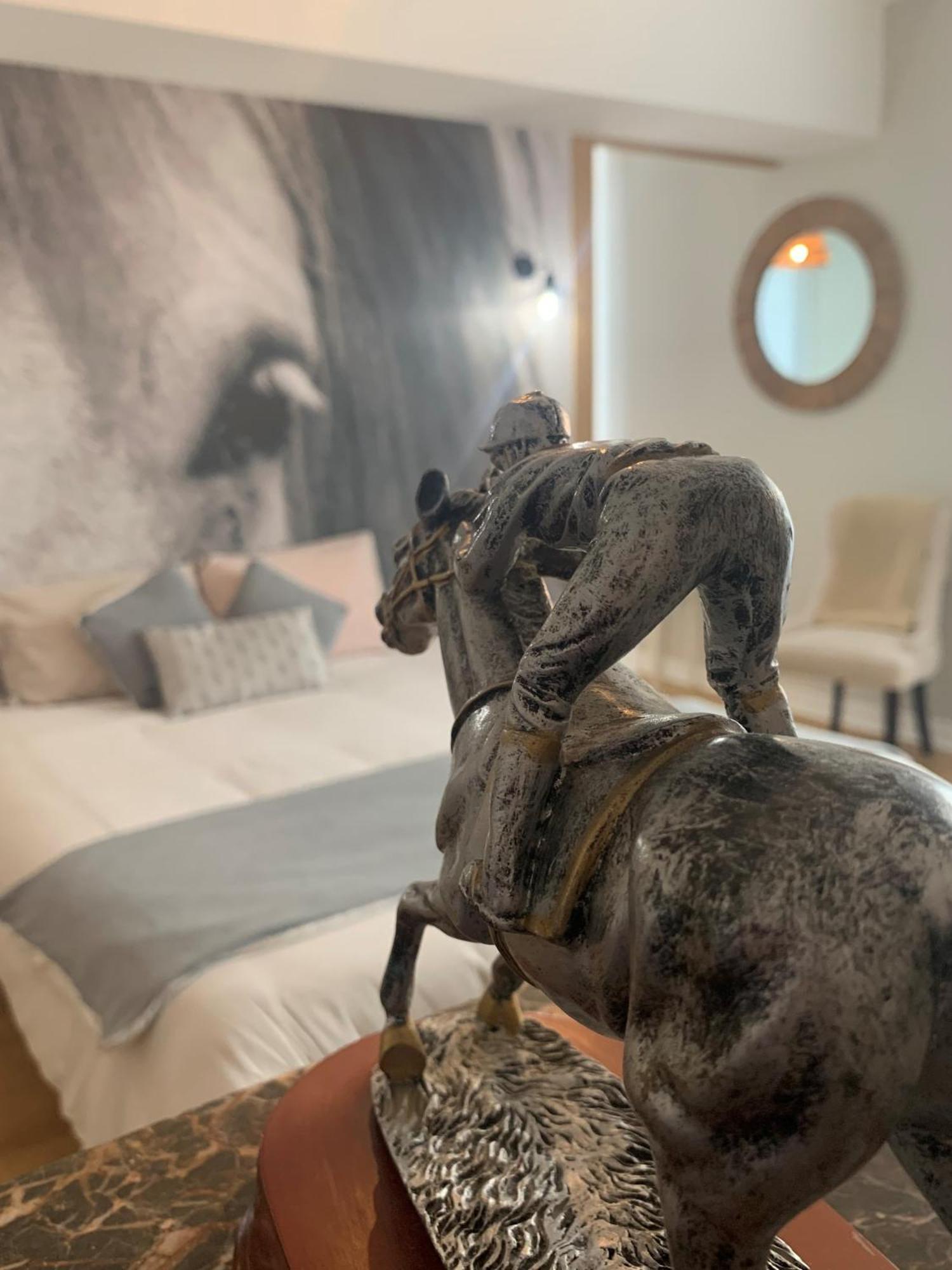 Le Bas Chitray Bed & Breakfast Ménil Екстериор снимка