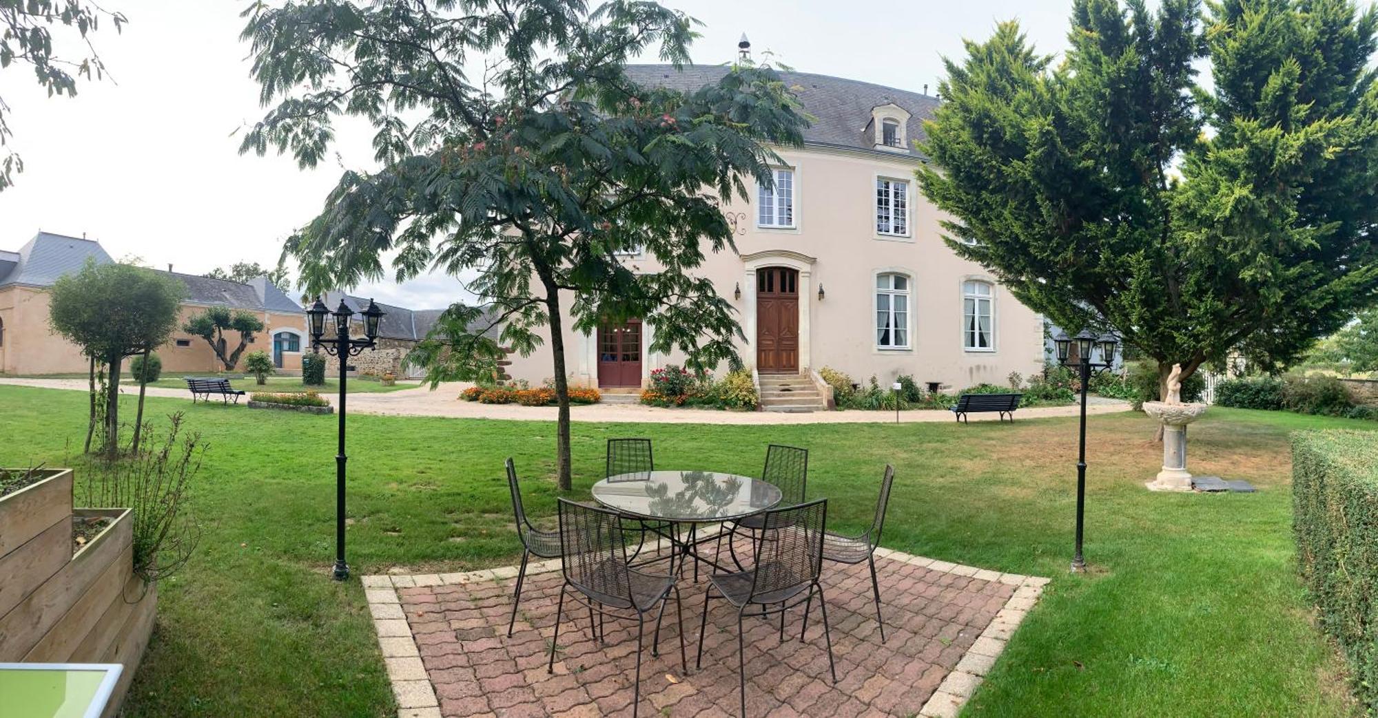 Le Bas Chitray Bed & Breakfast Ménil Екстериор снимка