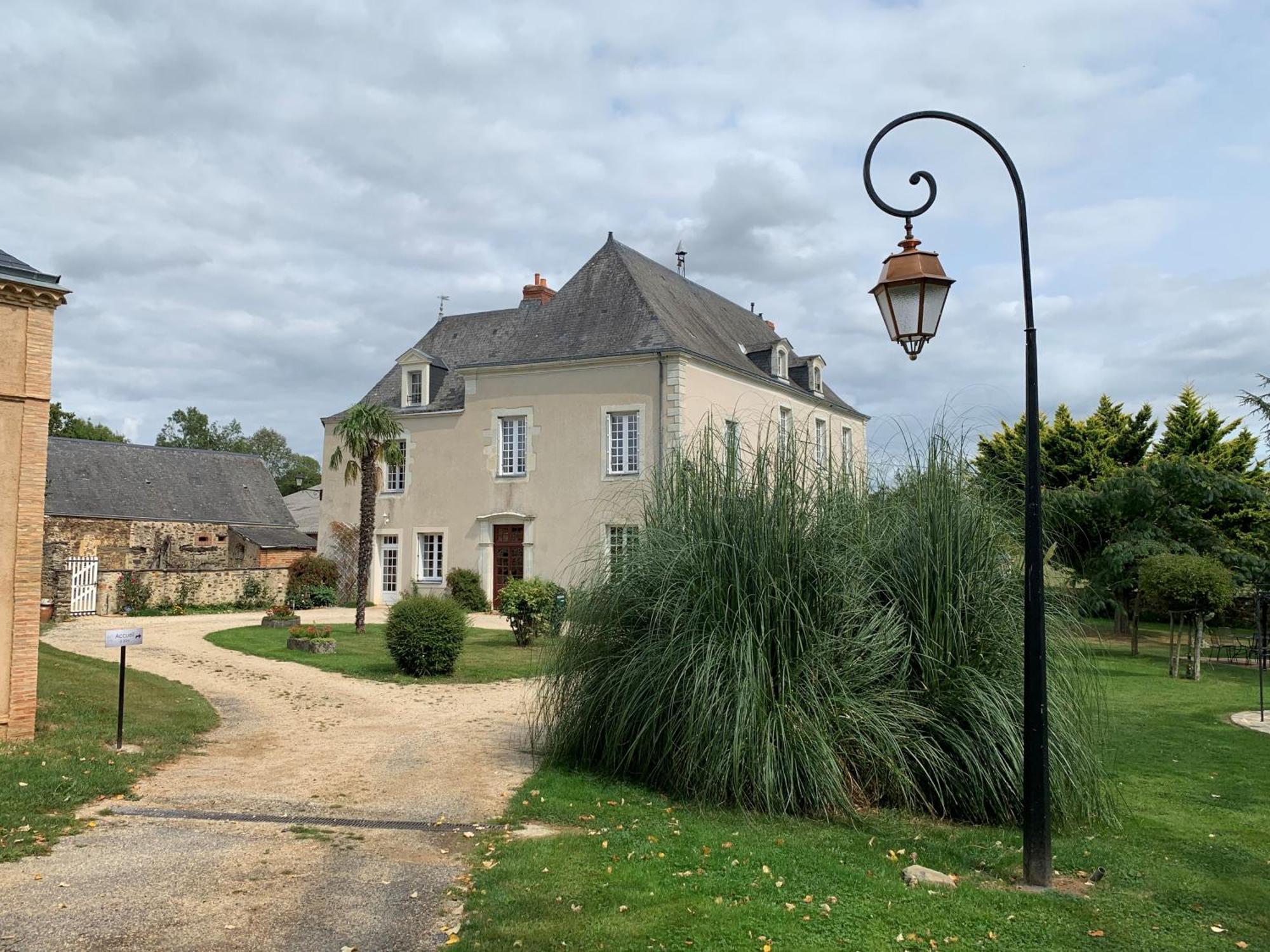 Le Bas Chitray Bed & Breakfast Ménil Екстериор снимка