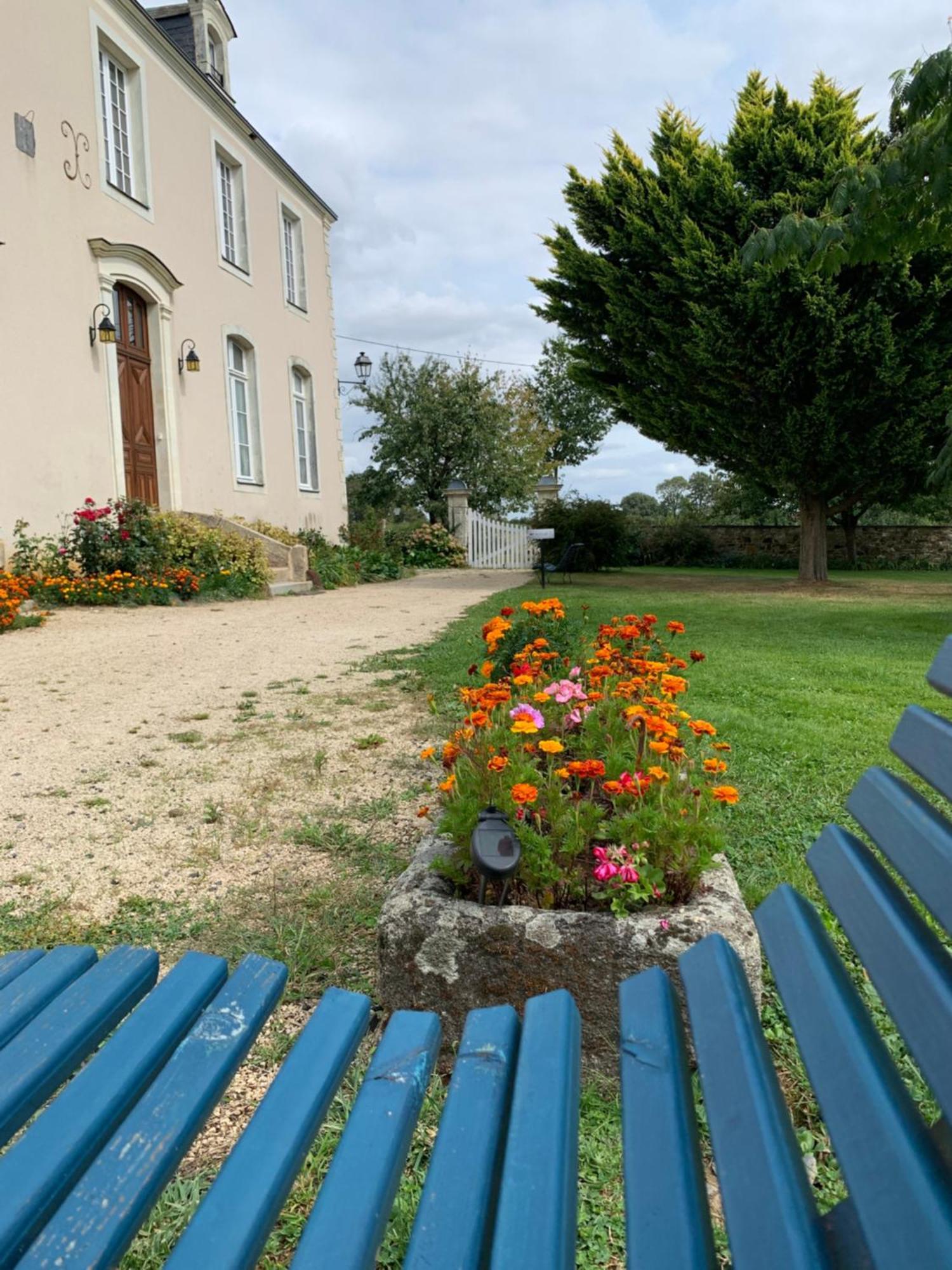 Le Bas Chitray Bed & Breakfast Ménil Екстериор снимка