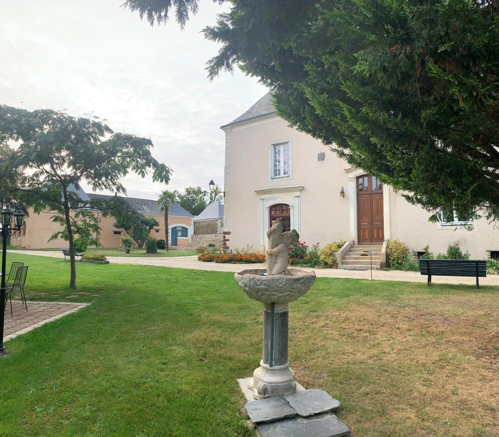 Le Bas Chitray Bed & Breakfast Ménil Екстериор снимка